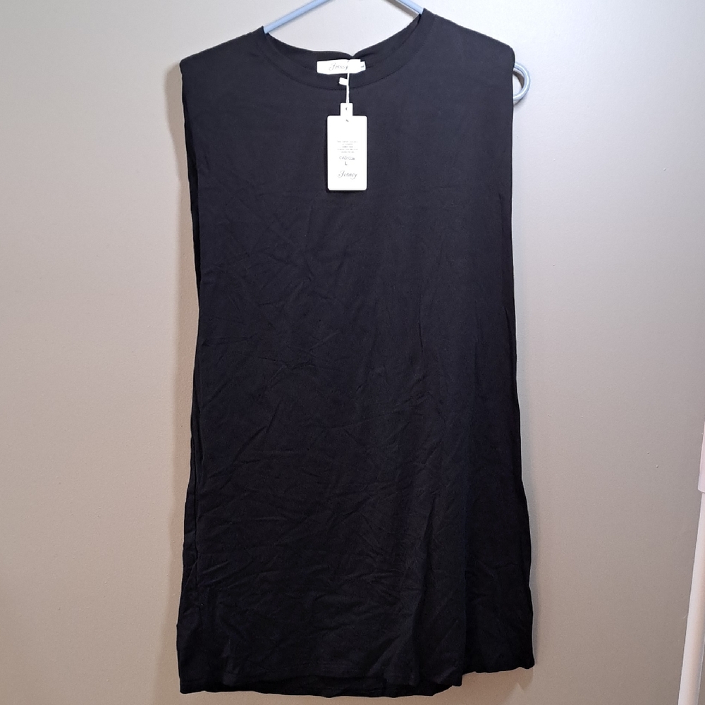 Black Sleeveless Dress